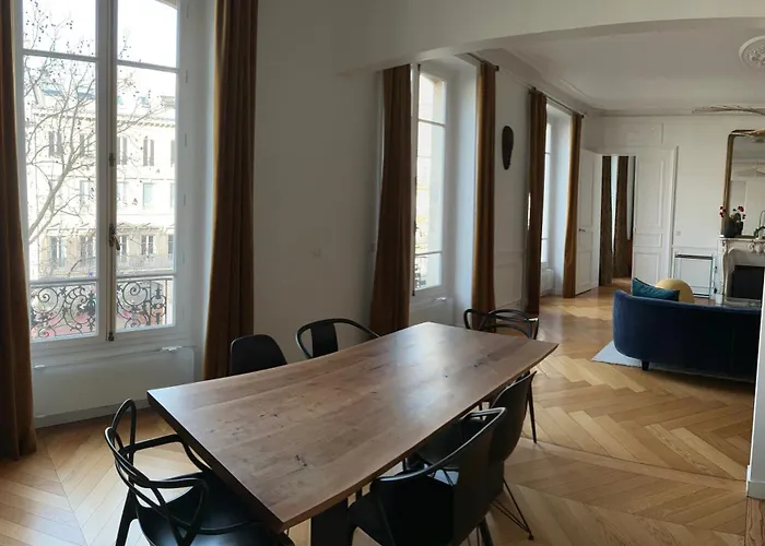 Lejlighed Spacious 150sqm Luxury In Center