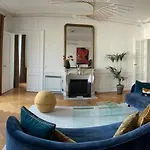 Spacious 150sqm Luxury In Center Appartement