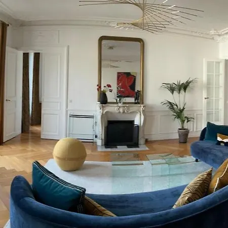 Spacious 150sqm Luxury In Center Apartamento